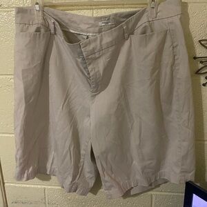 Dockers Women's Light Tan Shorts